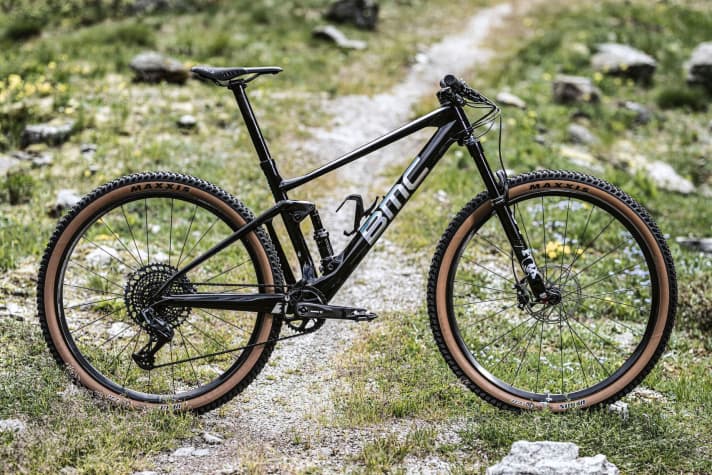   The facts: <a href="https://luna.r.lafamo.com/ts/i5533923/tsc?amc=con.blbn.497955.507800.14129791&smc=BIKE&rmd=3&trg=https%3A%2F%2Fwww.fahrrad-xxl.de%2Fbmc-fourstroke-01-lt-two-m000001657" target="_blank" rel="noopener noreferrer nofollow">Price from €6499 | Weight from 11.1 kg | 120 millimetres</a> * 