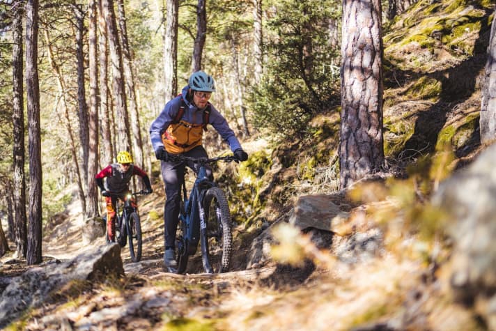   Einsteiger-Fullys Bei Preisen um 4500 Euro müssen die Hersteller knallhart kalkulieren. Wo gibtʼs den besten Preis-Leistungs-Mix? Fünf Tourer im Vergleich.