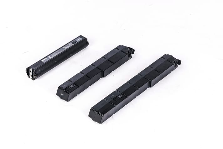  From left to right: the classic Shimano battery with 630 Wh, the 720 Wh battery from Canyon and the 900 Wh package.