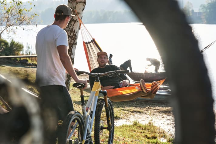   Nach dem Trail: Am Moldaustausee in die Fluten eintauchen oder am Strand relaxen - herrlich.