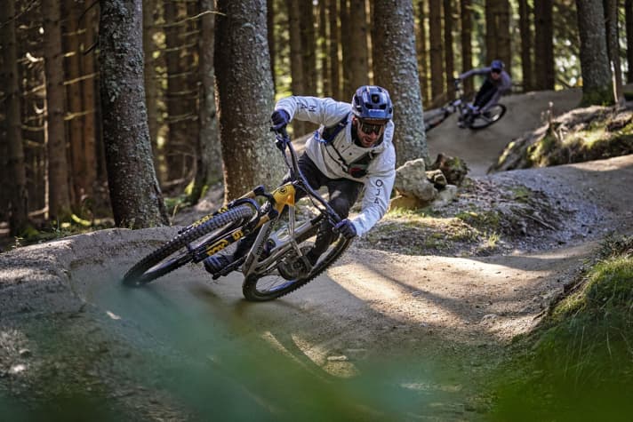   The flowcountry trail on the Geißkopf is a furious ensemble of steep bends and only occasionally gives the suspension something to do thanks to its perfect shape.