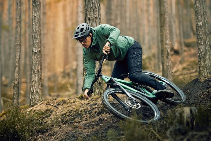   Longer, flatter, a little more suspension travel: If you are focussing more on downhill riding, the Last Asco trail bike may be the more attractive option.