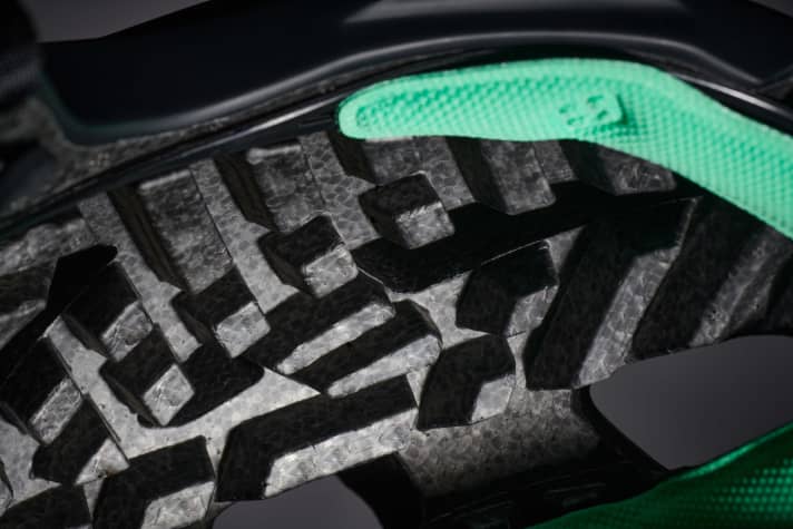   Die ausgesparten Elemente sollen sich wie Knautschzonen bei einem Sturz verformen.