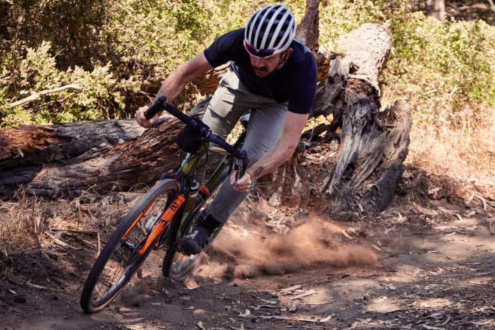   Mehr als nur sanfte Gravel-Pisten. Die neue Fox-Federgabel soll Mountainbike-Feeling ans Gravelbike bringen.