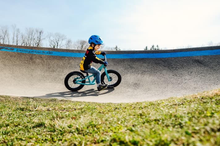 Ob Pumptrack oder Familienausflug: Mit dem Bam Bam lässt sich die Koordination trainieren, Strecke machen und Spaß haben.