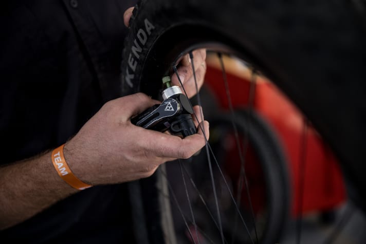   All tight: Tubeless workshops with the professionals from Kenda are available on all festival days.