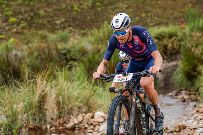Georg Egger (27) feierte mit dem Sieg beim Cape Epic 2022 seinen größten Erfolg. Den Grundstein dafür legte der Bayer mit seiner Zeit im BIKE Junior Team.