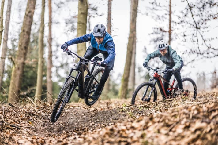   Fast cornering and playing with bumps? The Sonic AM 3 Carbon from Bulls has the edge here. The Conway Xyron S 4.9 is more down-to-earth.