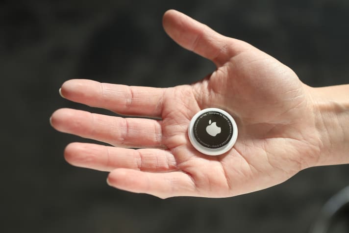 <a href="https://www.awin1.com/cread.php?awinmid=11657&awinaffid=471469&clickref=B+Apple+AirTag&ued=https%3A%2F%2Fwww.cyberport.de%2F%3FDEEP%3DQ601-084%26APID%3D6" target="_blank" rel="noopener noreferrer nofollow">Apple's AirTag (35 euros)</a> * does not have a GPS chip and does not transmit to the mobile phone network - with all the advantages and disadvantages.