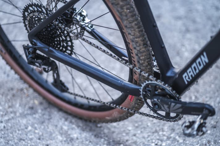   Radon Jealous 10.0: Lightweight construction or not, we would have liked to see some protection against chain slap on the chainstay.