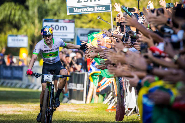   11th place for the local hero: Henrique Avancini finished in a solid eleventh place in front of his home crowd after leading the field for a long time in the short track race.
