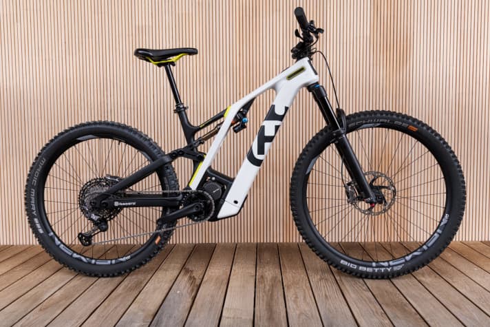   Design statement: The eye-catching look of the new MC6 is dominated by the two-piece main frame. The new Mountain Cross has adopted the wheel mix from its predecessor.