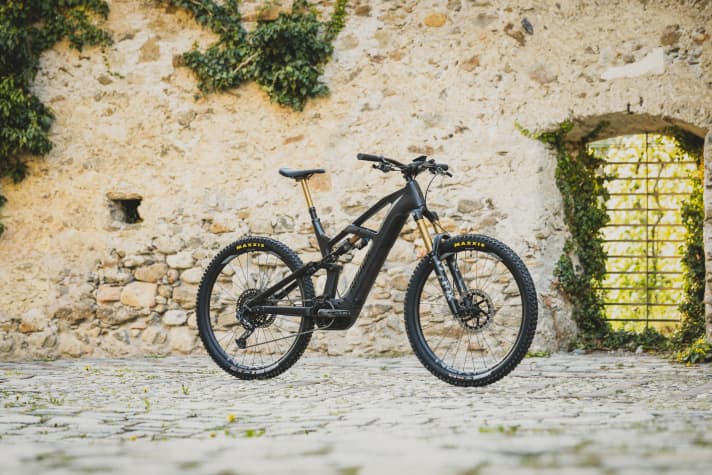   The top model Radon Deft 10.0 comes for 6799 euros with complete Fox Factory suspension including Tele support and lightweight wheels from Newmen.