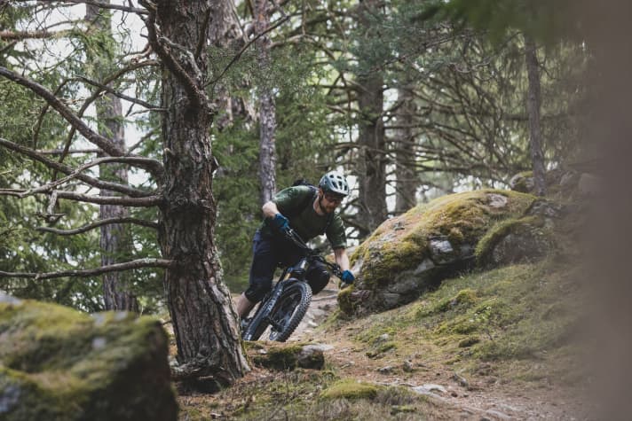   Downhill, the Deft swallows even rough obstacles with ease. Nevertheless, the handling remains uncomplicated.