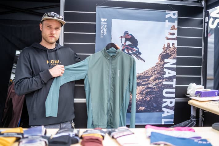 Das Mons Royal Redwood Windbreaker Jersey für 140 Euro.