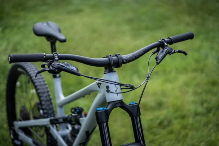   Beim Cockpit setzt YT wie gewohnt auf Komponenten von E-Thirteen.