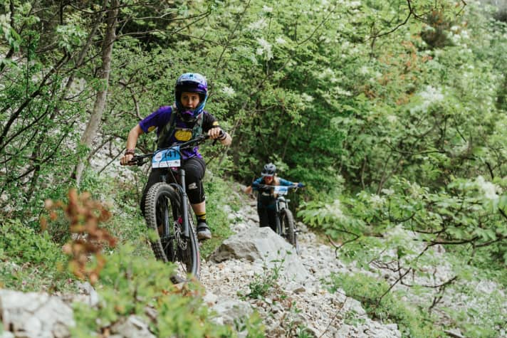 The E-MTB Challenge demanded a lot of skill. On uphill segments, there were penalty seconds for those who had to put one or both feet down. The editors of EMTB magazine didn't miss out on the fun, three team members took part, read <a href="https://www.bike-magazin.de/mtb_news/events_rennen/" rel="noopener noreferrer">here</a>.