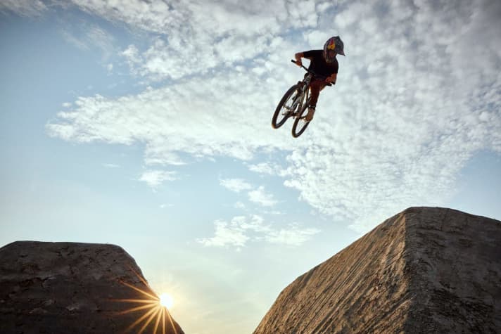   <a href="https://www.bike-magazin.de/freeride/news/eurobike-2022" target="_blank" rel="noopener noreferrer">FMB Slopestyle Event & Drop and Roll Show:</a> This weekend, from 16 to 17 July, Eurobike is open to the public - and action is guaranteed!