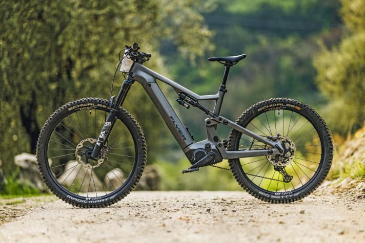   Flyer Uproc X 8.7 – 7449 Euro I 150 / 150 mm I 24,97 kg I 29 / 27,5"
