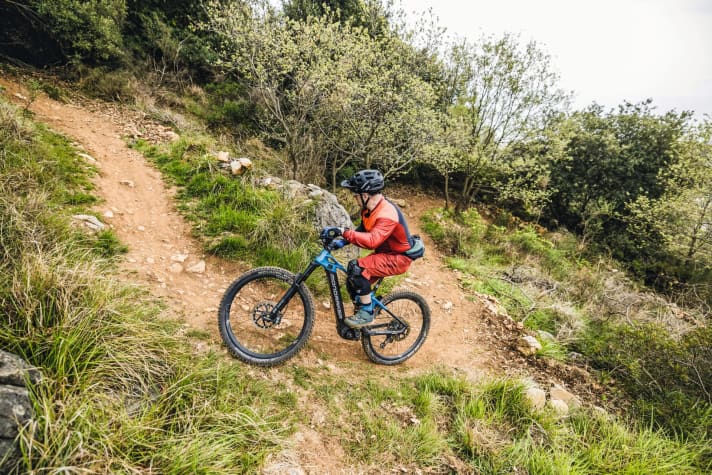   The apex of the bend is particularly critical for balance, because this is where you are at your slowest and the handlebars are turned in a lot. This is why you should aim far forwards towards the end of the bend. This stabilises you and the bike automatically follows your gaze.