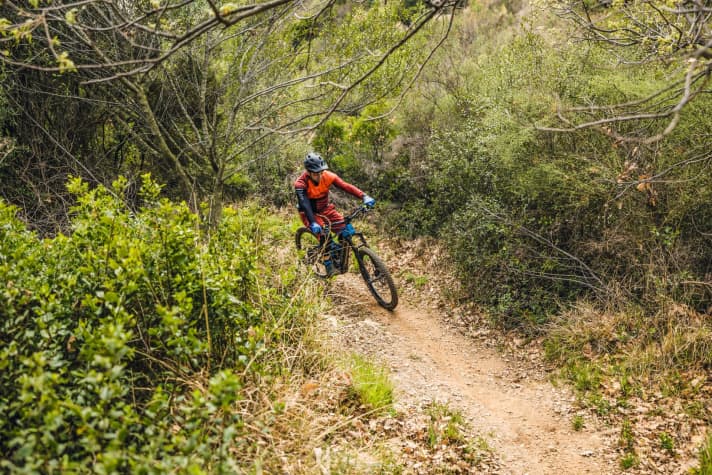   When it gets steep, first lower the saddle a little and shift your centre of gravity slightly forwards.