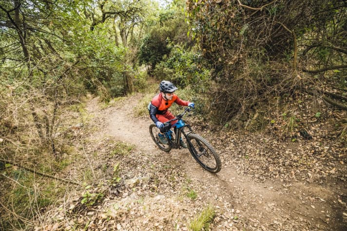   Geschafft! Das Bike ist wieder auf Kurs, das Manöver abgeschlossen und es geht locker weiter mit geschmeidigem Uphill-Flow.