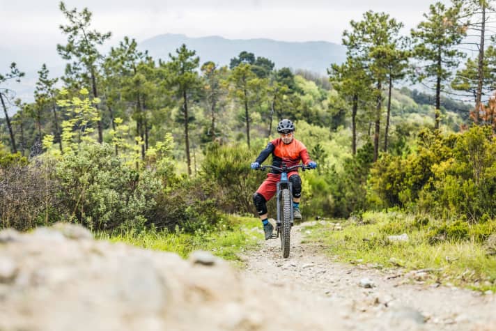   As with a real wheelie, you use your knees to compensate for sideways drifting on an uphill wheelie. This riding technique improves with feeling and every metre you ride.