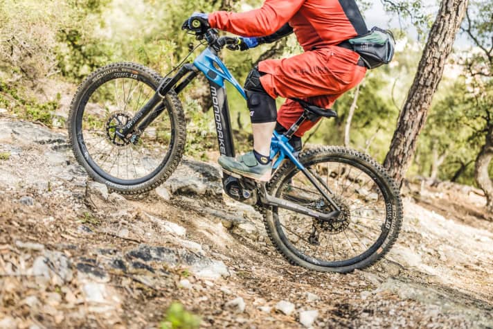   To do this, simply pedal for about a quarter of a turn and then turn back by the same amount.