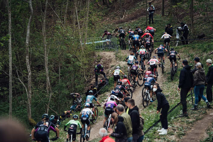   20 minutes at full throttle and lots of battles for position: that's what characterises short track racing.