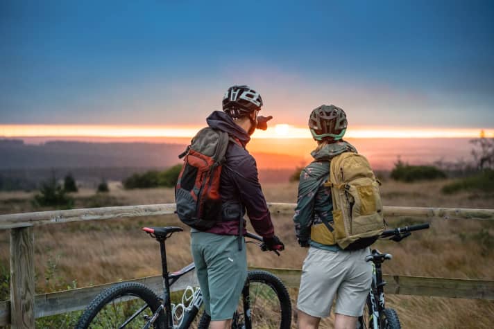   The expanses stretch endlessly along the foothills of the Rhenish Slate Mountains and the northern Ardennes.