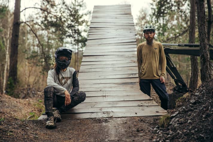   Casual: The different styles match the brand's freeride spirit.
