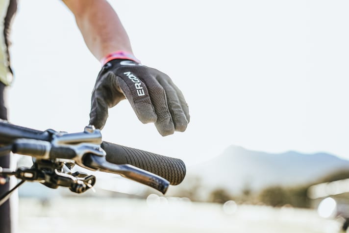   Hand anlegen und Vollgas: Die GXR Ergon-Griffe haben das Cape Epic überstanden, dann stehen sie auch einige Fahrten in den heimischen Wäldern und Fluren durch.