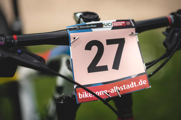   Cable ties are a thing of the past: Trek Factory Racing uses reusable rubber bands to attach race numbers in a sustainable way.