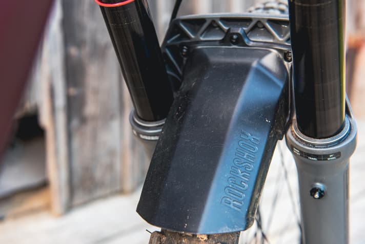   Back-pressure valves are now on board every Ultimate-Casting. A fender can be mounted directly on the triple clamp. 