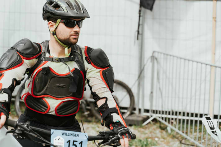   The <a href="https://www.bike-magazin.de/mtb_news/events_rennen/bike-festival-willingen-2022-emtb-challenge" target="_blank" rel="noopener noreferrer">eMTB Challenge</a> is a mixture of enduro, trail and orienteering races for e-mountainbikes. The two classes "Advanced" and "Amateur" were at the start. In addition to fitness and engine power, the main requirements here were riding technique and orientation, i.e. versatility. Helmets were compulsory and additional protective equipment was strongly recommended.