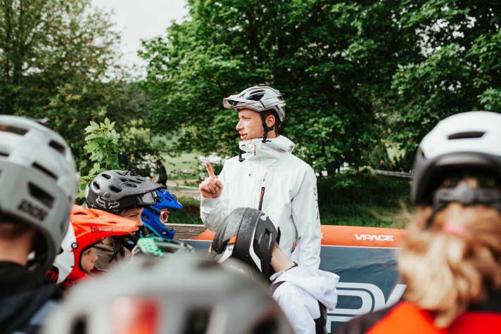   Downhill-Lehrer Jasper Jauch , gar nicht streng