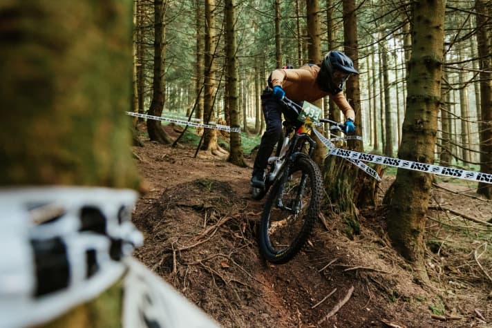   Die Enduro-Strecke in Willingen liegt in einem Flow-Revier. Einen besseren Spot, um sein erstes Enduro-Rennen zu fahren, gibt es kaum. Es muss ja nicht gleich um den DM-Titel gehen. 