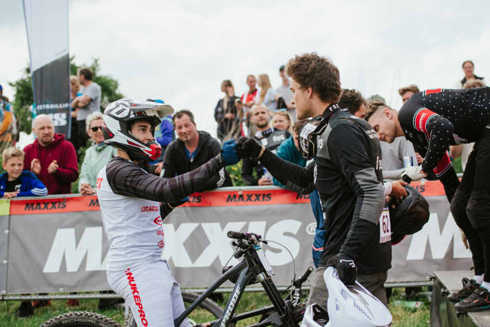   Here, Ian Guionnet (left, second place) and fourth-placed Nils Klasen (starting number 62) relieve the tension.