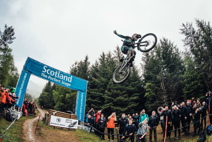   Britain's Kade Edwards puts in a no-hander for the fans - but it wasn't enough for the 22-year-old to finish in the top five.