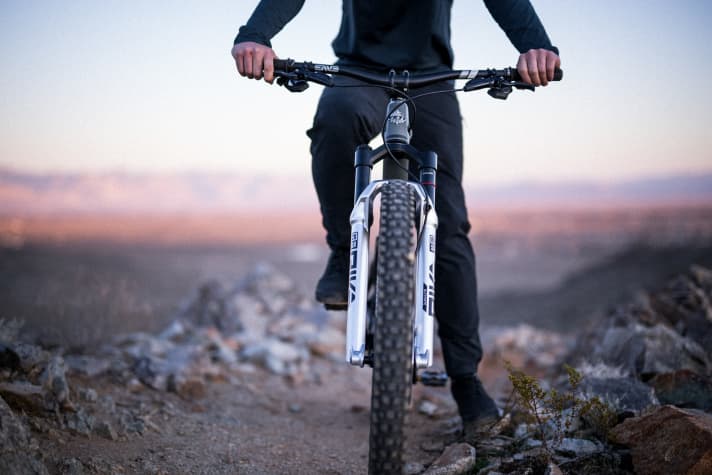   The new Pike Ultimate also comes with the high-quality compression damping, but should still weigh less than 1900 grams. However, it now only has a maximum of 140 millimetres of suspension travel.