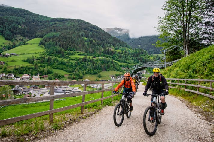   The Nockberge mountains are explored by e-bike and e-MTB in front of atmospheric clouds.