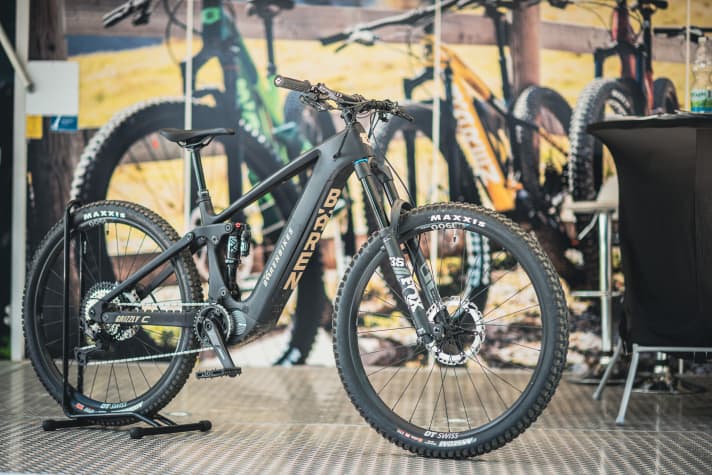   Spotted: The downhill-strong Grizzly is actually only available in aluminium. At the E-Motions Festival, however, you could already take a look at the carbon-framed model.