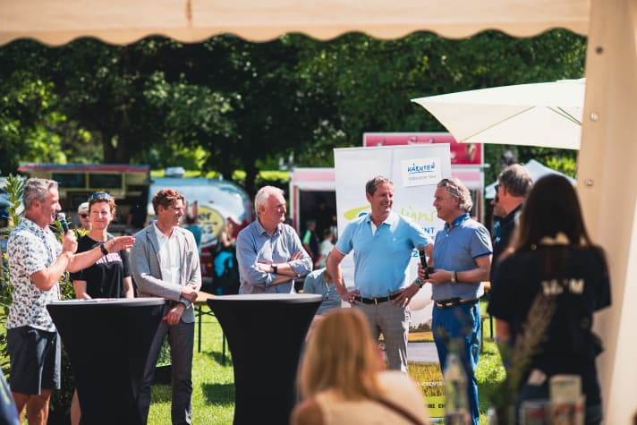   Veranstalter und Tourismus eröffnen am Mittag das Festival. Mit dabei: MYBIKE-Chefredakteurin Barbara Merz-Weigandt (Zweite v. links).