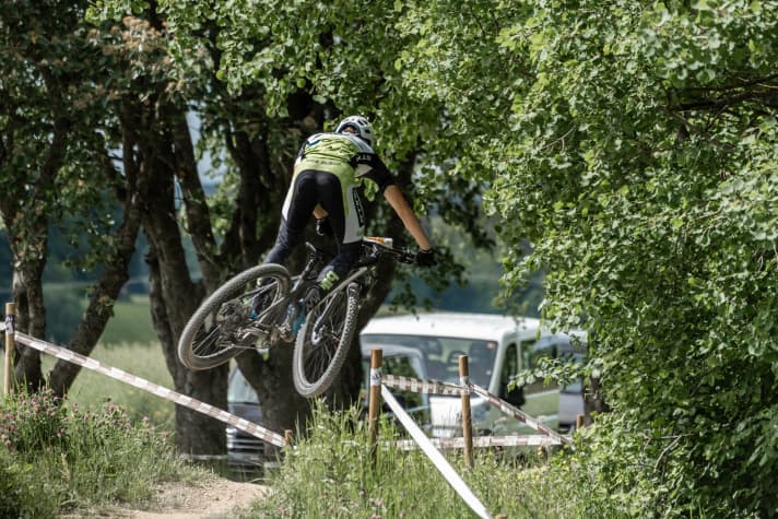   Airtime at the time trial in Böhringen: Dennis finishes the time trial in second place, two tenths behind - annoying.