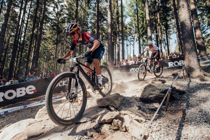   Der Brite Tom Pidcock gewann bereits die letzten beiden Worldcup-Rennen und bekleidet in Leogang eine Favoritenrolle. Neben Cross-Country-Legende Nino Schurter (SUI).