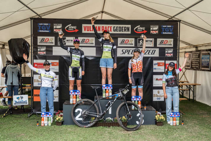   First and second place in the U17 w cross-country race go to the BIKE Junior Team: Lucie and Paulina dominated the field.