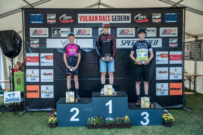   Two third places for Elias Hückmann at the national young talent scouting event in Gedern (here on the podium in the U15m timetrial).