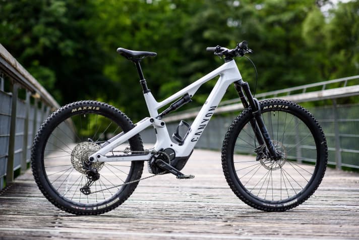  Now in the EMTB test: Canyon Spectral:ON CF 7 // 150/155 mm travel // 900 Wh // 23.7 kg // € 5499