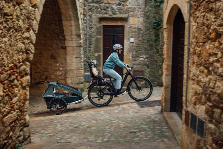   Die Rückseite des Hooray ist abgeflacht, damit er im Kindersitz nicht anstößt.