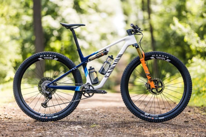   Das Canyon Lux World Cup CFR in der Team-Edition für 6999 Euro.